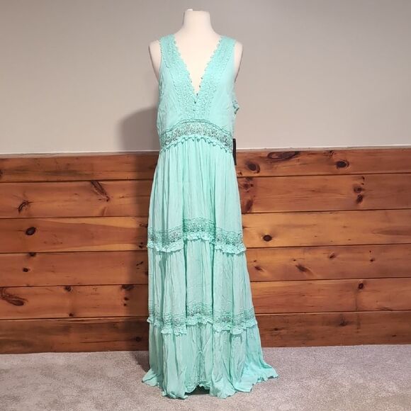 VENUS Green Maxi Sundress with Plunge Neckline and Ruched Details - Picture 1 of 6